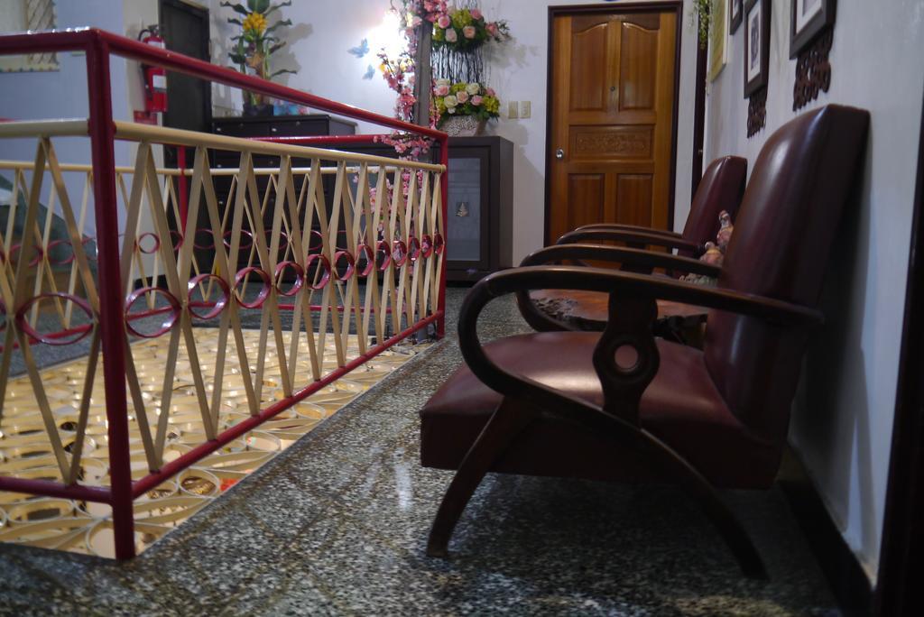 Hsin Hsin Hotel Miaoli Exterior photo